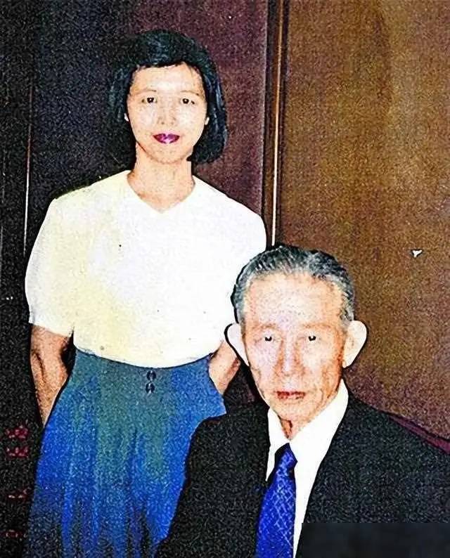 大儿子沉迷女色无心家业，二儿子败光400亿，一世英名被后代毁