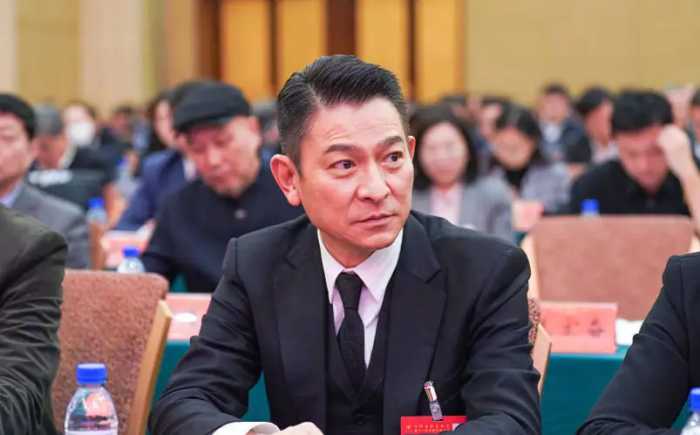 人民大会堂镜头下的大明星，堪比照妖镜，黄晓明发胖，周迅扛住了